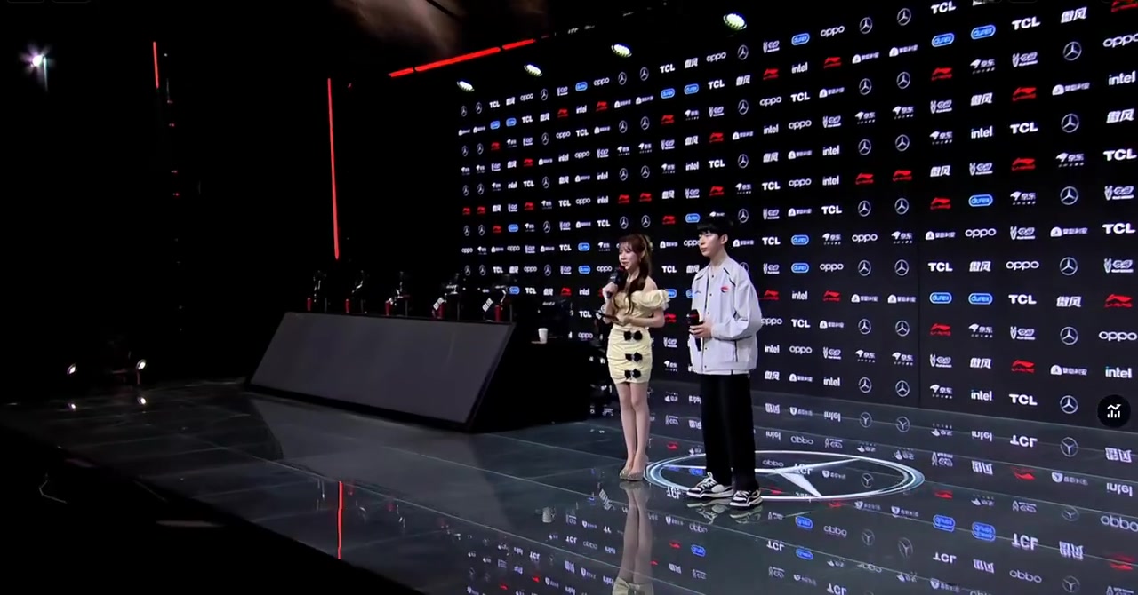 Hope:训练赛在尝试各种各样的英雄,老猪英雄池深 队伍进步很多